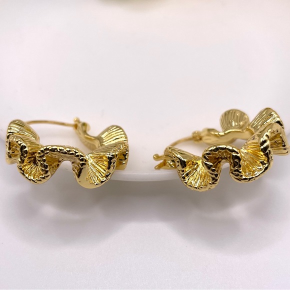 Gold Wave Hoop - Picture 5 of 6